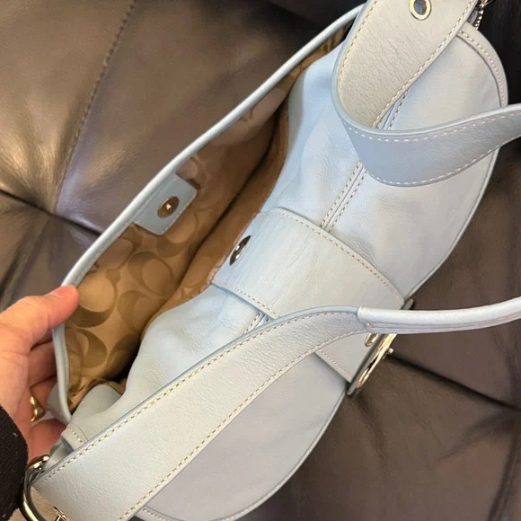 Coach Baby Blue Leather Shoulder Bag - Picture 8 of 16